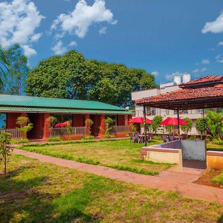 The Oak Woods Hotel Mahabaleshwar Bagian luar foto