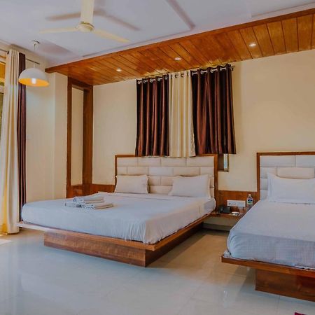 The Oak Woods Hotel Mahabaleshwar Bagian luar foto