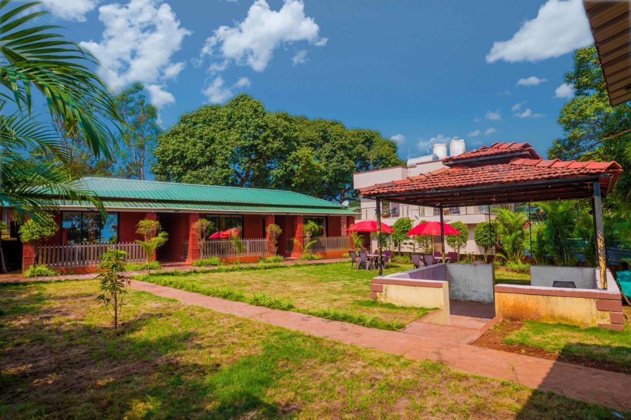 The Oak Woods Hotel Mahabaleshwar Bagian luar foto