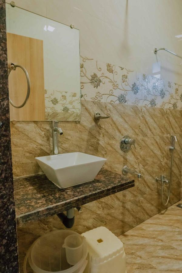 The Oak Woods Hotel Mahabaleshwar Bagian luar foto