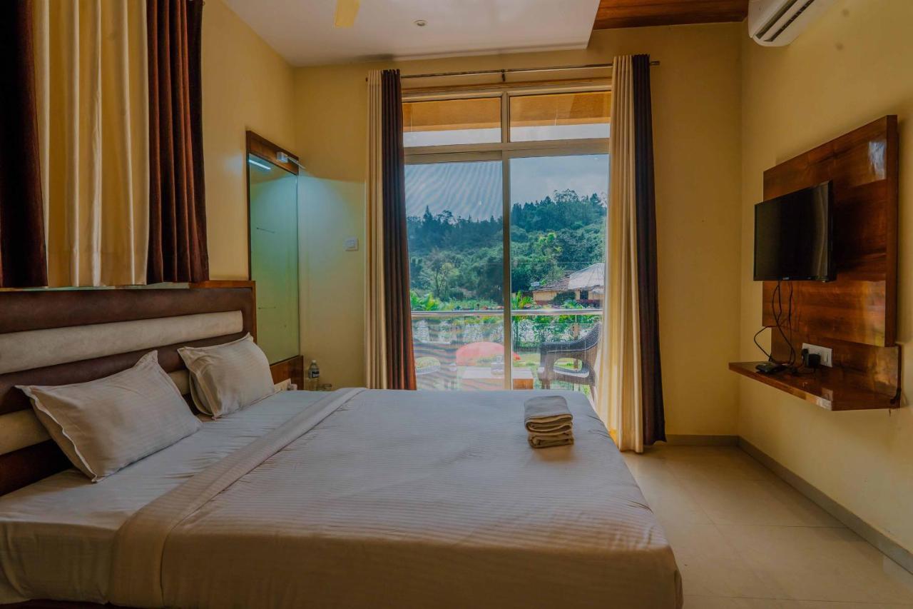 The Oak Woods Hotel Mahabaleshwar Bagian luar foto