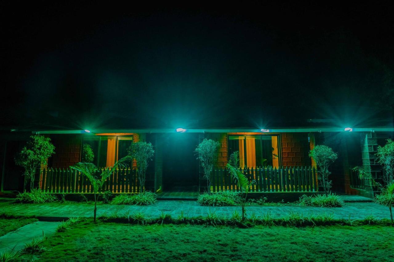 The Oak Woods Hotel Mahabaleshwar Bagian luar foto
