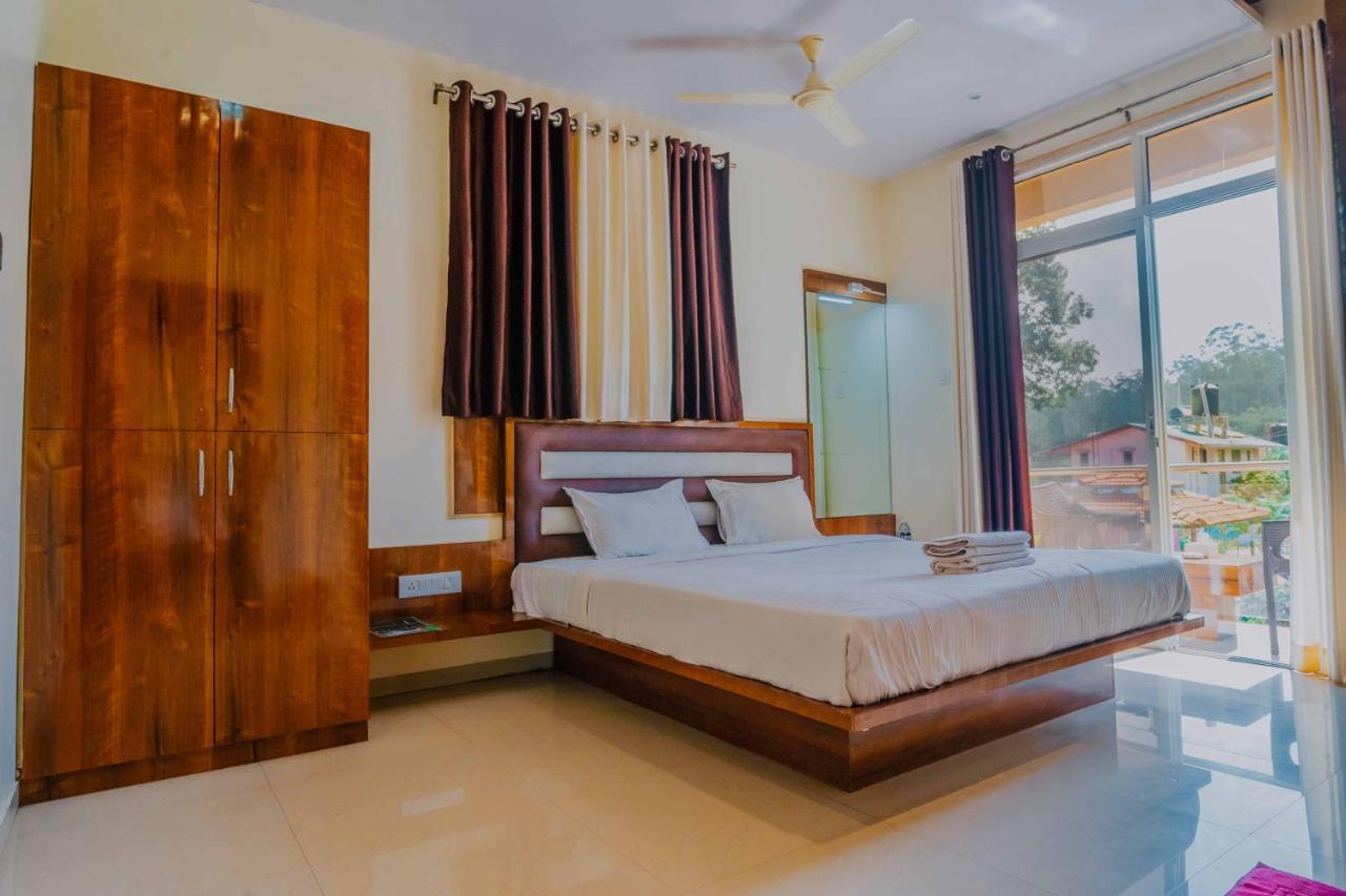 The Oak Woods Hotel Mahabaleshwar Bagian luar foto