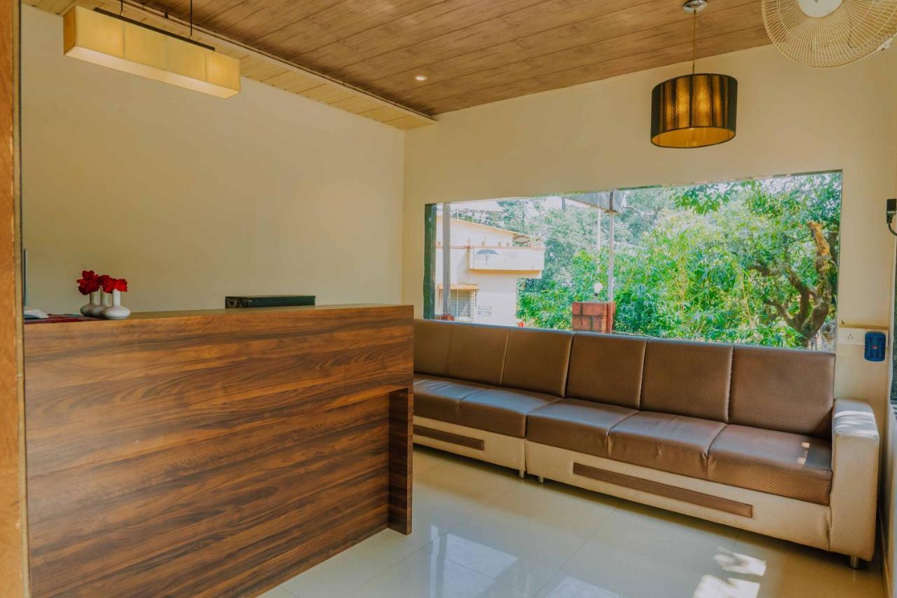 The Oak Woods Hotel Mahabaleshwar Bagian luar foto