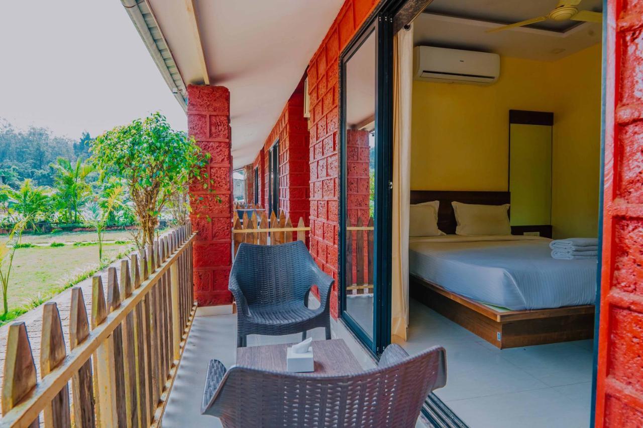 The Oak Woods Hotel Mahabaleshwar Bagian luar foto