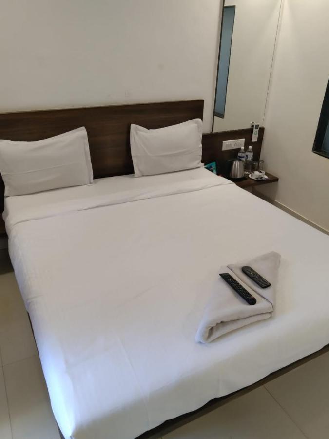 The Oak Woods Hotel Mahabaleshwar Bagian luar foto