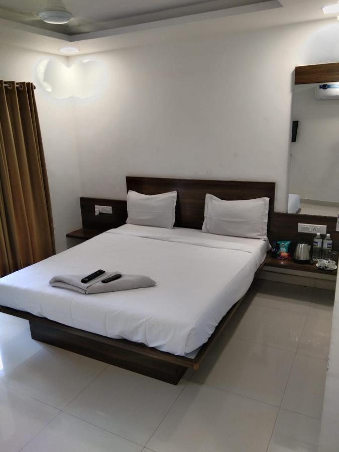 The Oak Woods Hotel Mahabaleshwar Bagian luar foto